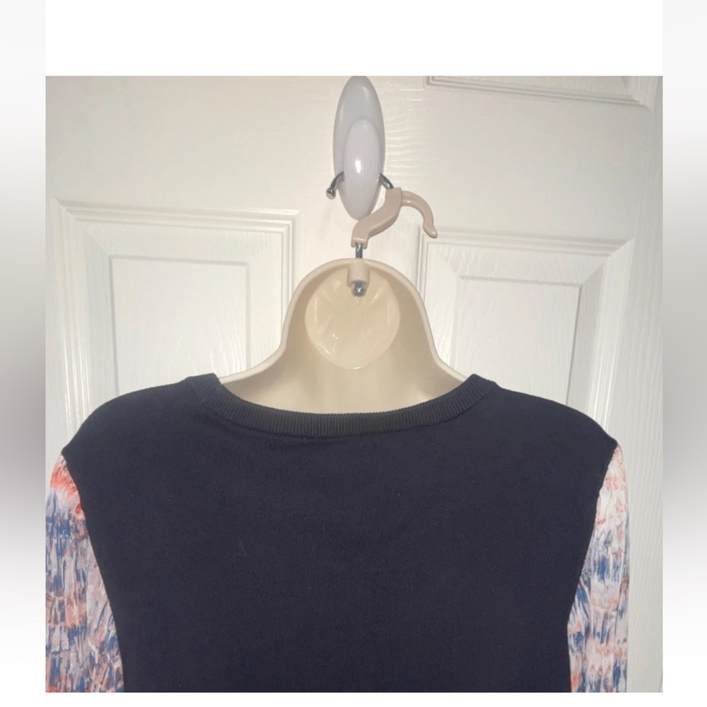DKNY  dark Blue  Top with Multicolor Sleeves size Xl - Picture 7 of 9